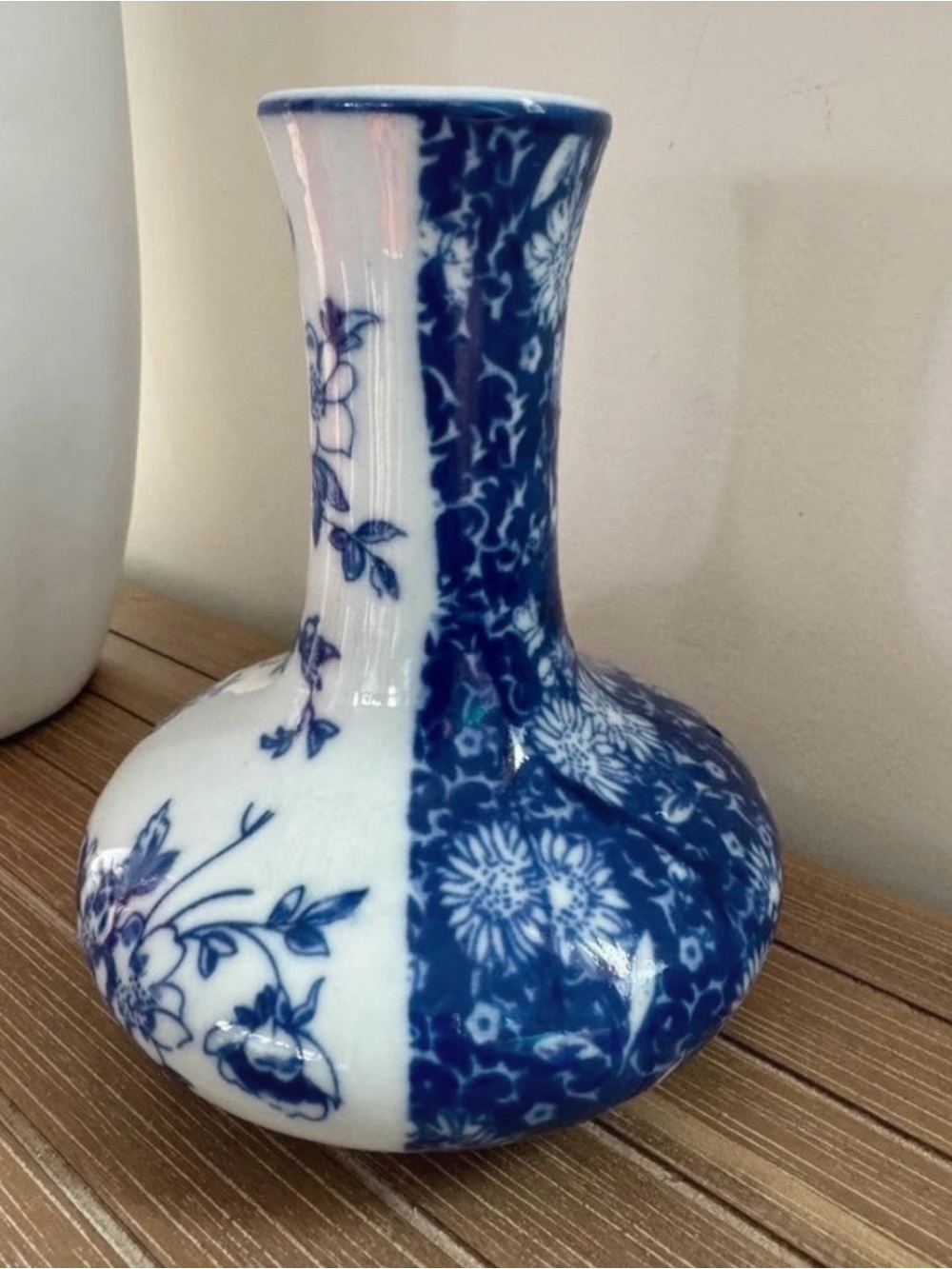 Chinoiserie Vintage 2-Sided Split Design Blue & White Porcelain Flower Vase